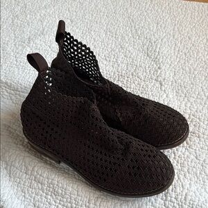 NWOT Anthropologie by Vivanz Brown Woven Crochet Ankle Boots